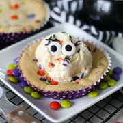 Deep Dish Halloween Cookies With Ice Cream