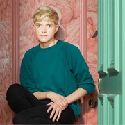 Mae Martin (Bisexual/Queer, Non-Binary, She/They)