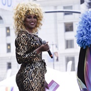 Honey Mahogany (Queer, GNC Trans, She/They)