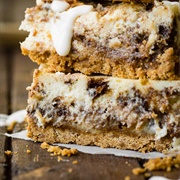 Cinnamon Roll Cheesecake Bars