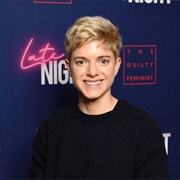 Mae Martin (She/They)