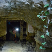Robber Baron Cave, Nacogdoches Road