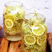 Zrobienie Syropu Z Kwiatów Czwarnego Bzu