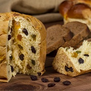 Try Panettone and Pandoro in Italy at Christmas