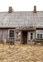 The House by the Tracks (-)