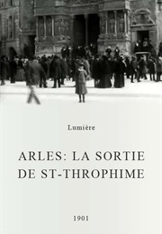 Arles : La Sortie De St-Trophime (1900)