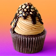 Snickers Cheesecake Cupcake