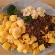 Crispy Potatoes, Minced Beef With Mushrooms, Worcestershire Sauce, Brocolli and Cauliflower