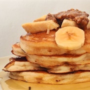 Pancakes With Peanut Butter, Banana and Honey