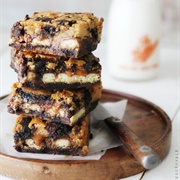 Twix Cookie Dough Cheesecake Bars