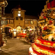 Yankee Candle Village at Christmas, Deerfield