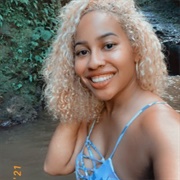 Asia Lavarello (Queer, She/Her)