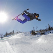 Snowboarding Half Pipe