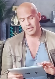 Billy Zane Thinks Zayn Tweets Are About Him (2015)