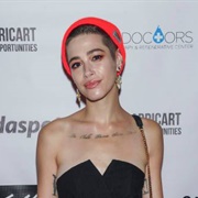 Friday Chamberlin (Queer, She/They)