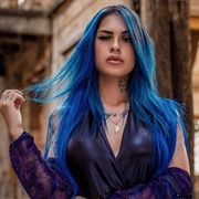 Tati Zaqui (Bisexual, She/Her)