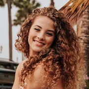 Sofie Dossi