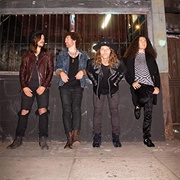 Dirty Honey - Fire Away