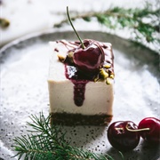 Cranberry & Pistachio Raw Cheesecake