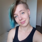 CHA SANDMÆL  (Queer, Non-Binary, She/They)