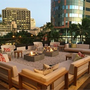 Tommy Bahama Restaurant, Bar & Store