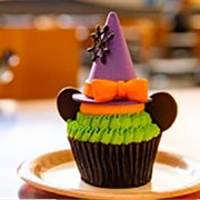 Minnie&#39;s Not-So-Scary Berry Cupcake