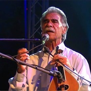 Βασίλης Σκουλάς