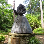 Queen Elizabeth I Statue, Elizabethan Gardens, Manteo, NC