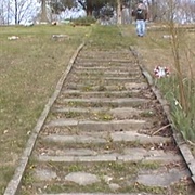 Indiana: 100 Steps Cemetery