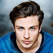 Jannik Schümann (Gay, He/Him)