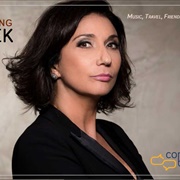 Zizi Possi (Bisexual, She/Her)