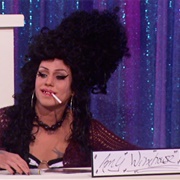 Yara Sofia as Amy Winehouse