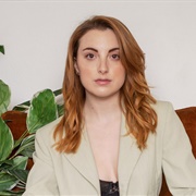 Juliette Goglia (Bisexual, She/They)