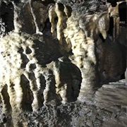 Caverne Saint-Léonard