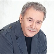 Μανώλης Μητσιάς