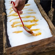 Tire D'érable Sur La Neige