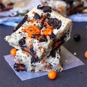Halloween Oreo Cake Bars