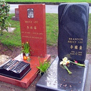 Lake View Cemetery (Bruce Lee Grave)