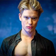 Freddie Fox