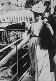 Débarquement D'une Mouche (1896)