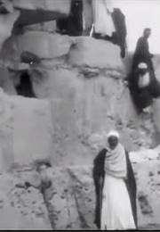 Descente De La Grande Pyramide (1897)