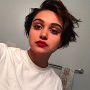 Ariela Barer