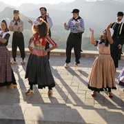 Good Trouble: Klompendansen