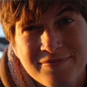 Dena Hankins (Queer, She/Her)