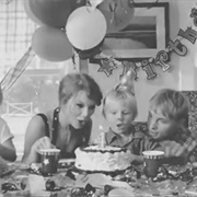 Taylor Swift - Never Grow Up