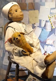 Robert the Doll (-)