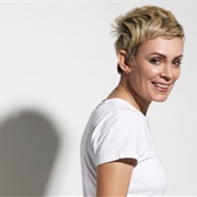 Kate Elliot (Queer, She/Her)