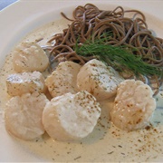Scallops in Swiss Cheese Sauce