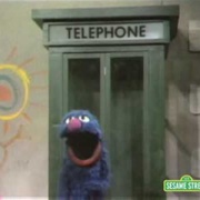 Grover and the Telephone