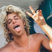 Theo Carow (Bisexual, He/Him)